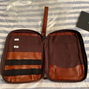 ONA Bags: The Clarendon Photo Accessories Organizer - leather (color walnut)